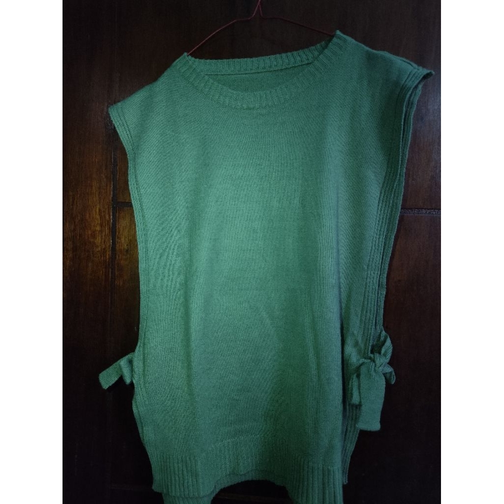 PRELOVED ROMPI/VEST RAJUT