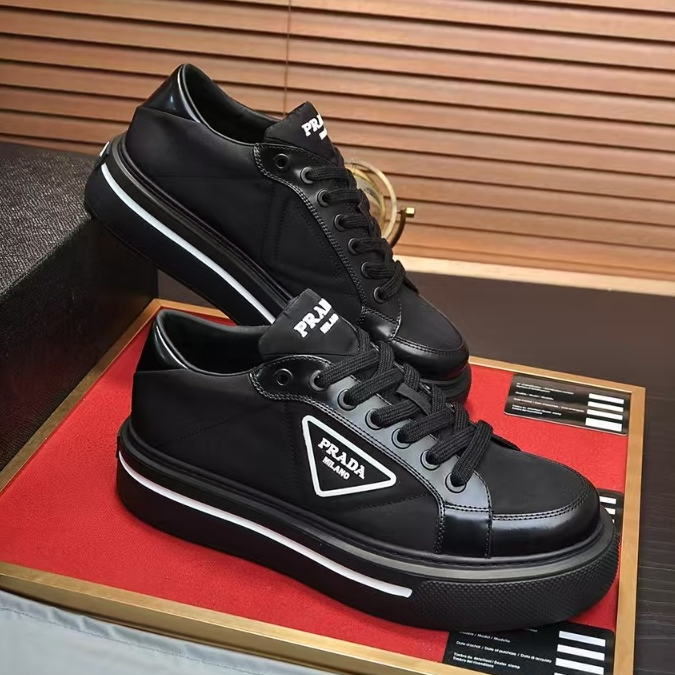 Prada's high-end new men's casual shoes, fashionable thick soled flat shoes, sports shoes