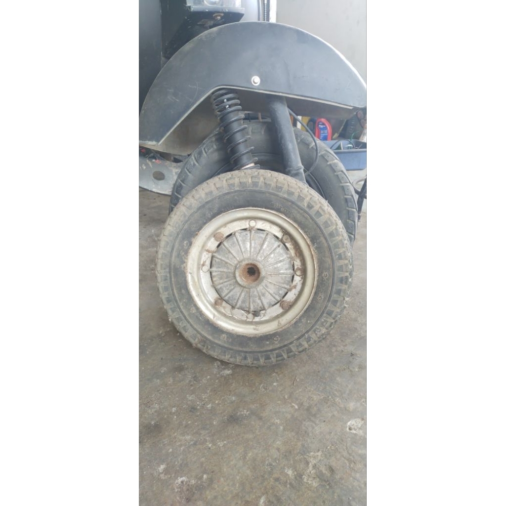 velg vespa ring 8 + ban + tromol