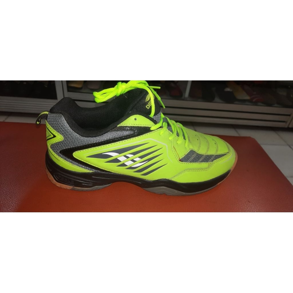 sepatu badminton DESLE