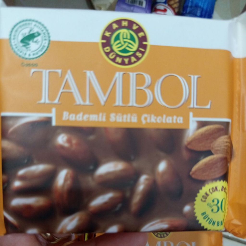 

Coklat Tambol asli dari kahve dunyasi turki dengan susu dan kacang almond