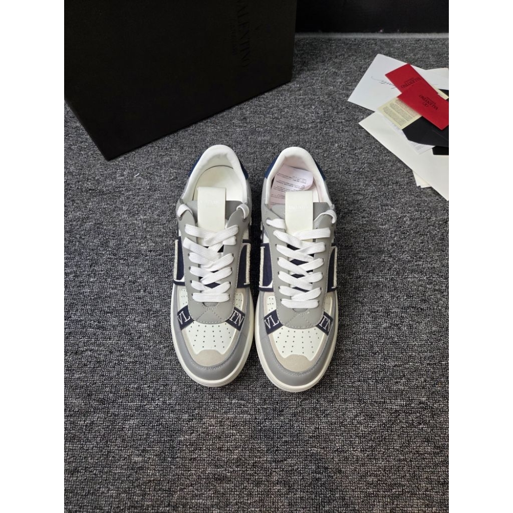 SEPATU SNEAKER PRIA VLTN22219 VIP