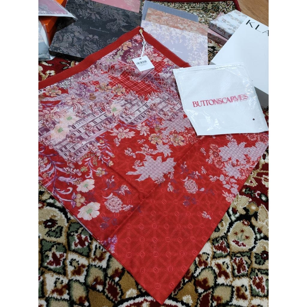 Buttonscarves BS as is New York 3 Warehouse Sale