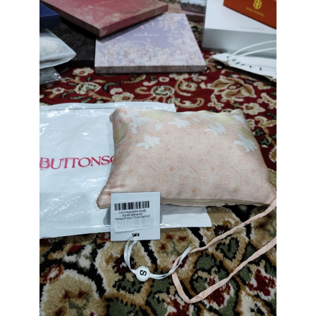 Buttonscarves Mukena Prayer Robe as is Maharani