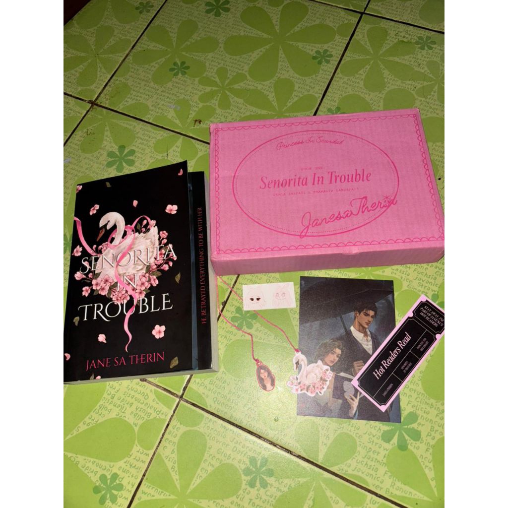 [PRELOVED] SENORITA IN TROUBLE NOVEL