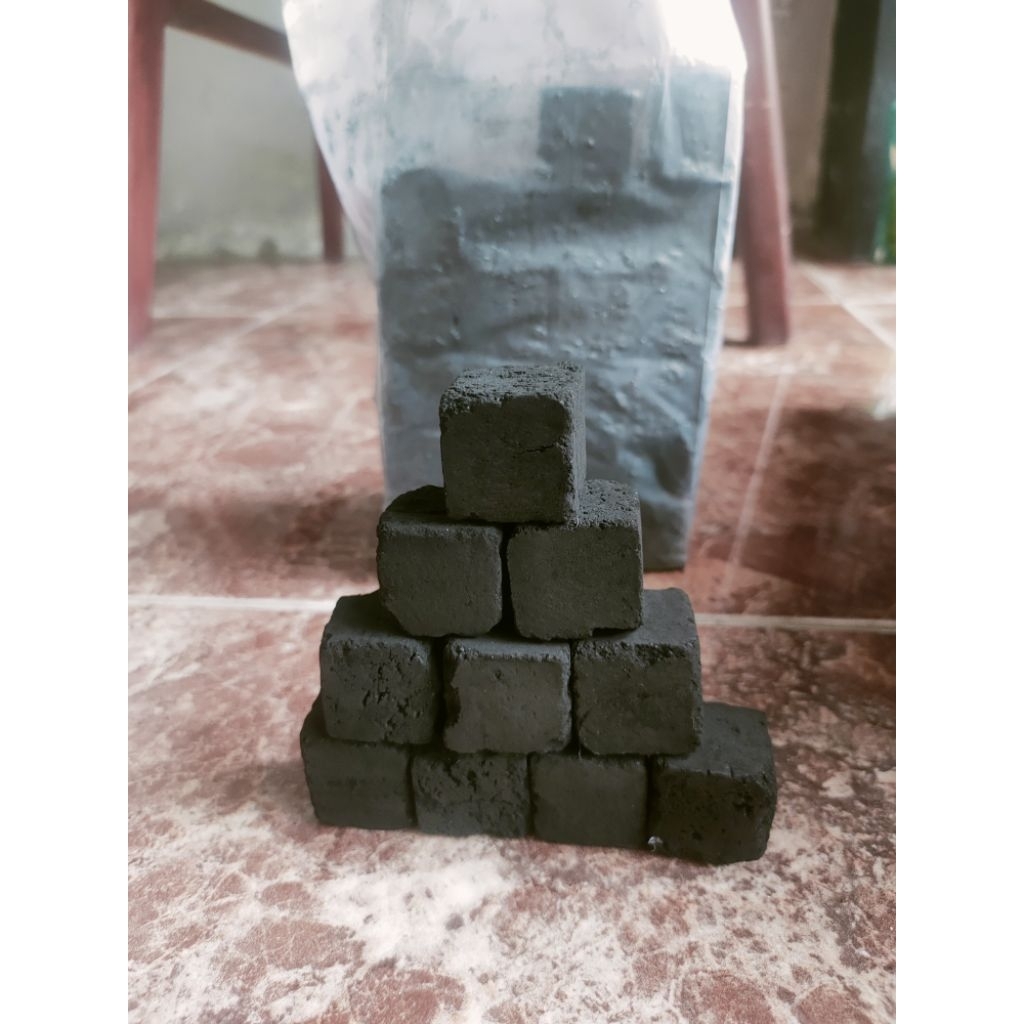 briket arang tempurung batok kelapa bentuk kubus / areng briket / arang briket