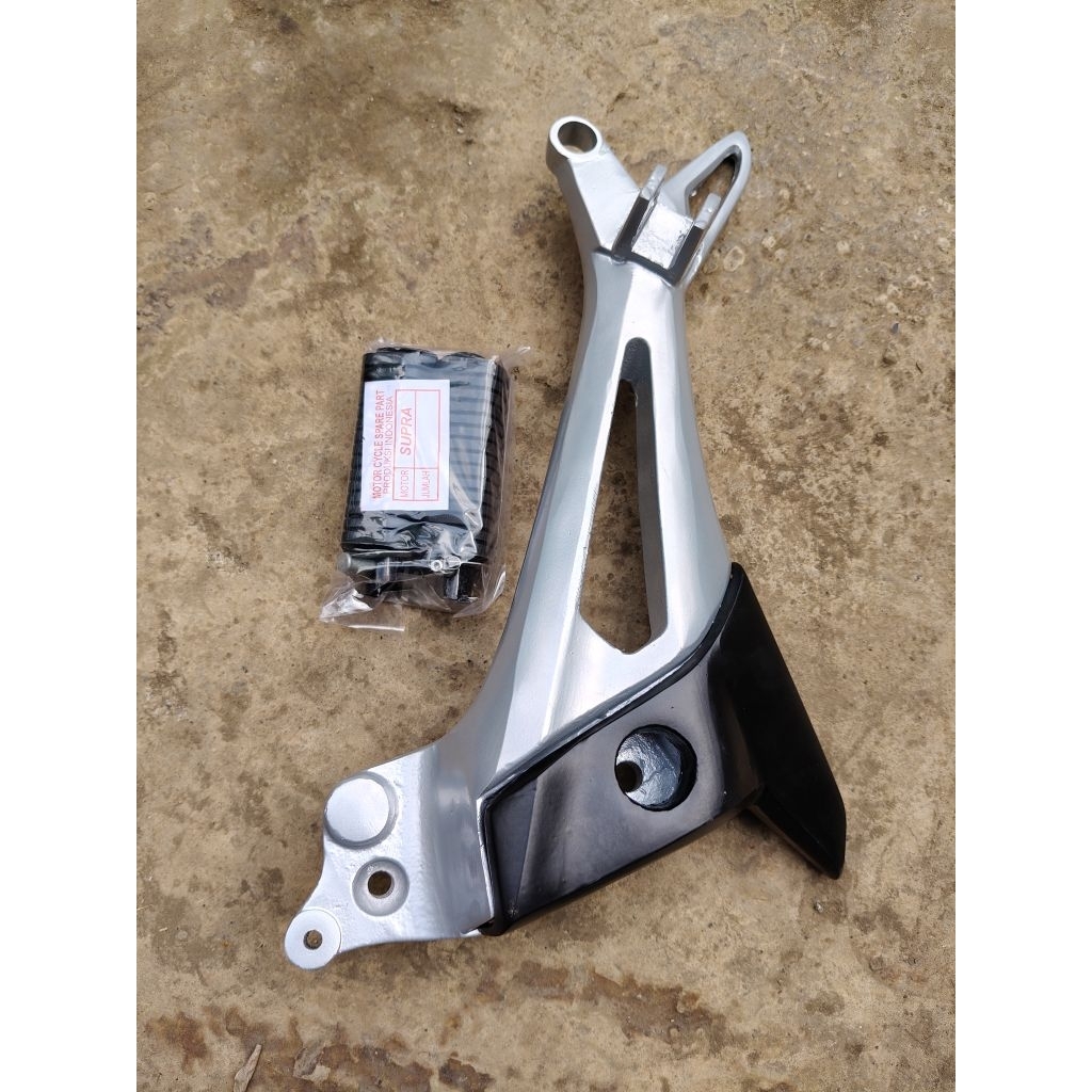 POSTEP DUDUKAN PINJAKAN KAKI BELAKANG SUPRA X 125 NEW DOUBLE DISK CAKRAM KANAN DAN KARET POSTEP