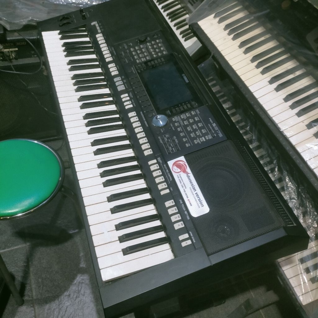 PIANO/KEYBOARD YAMAHA PSR S975 BEKAS FREE PAKING KAYU