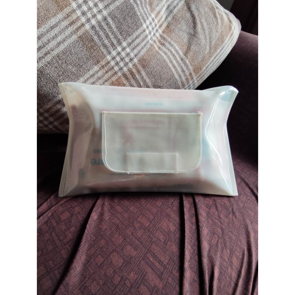 Tissue Pouch Tisu Basah Tisu Kering bukaan depan Transparan Warna Milk White Mika PVC Travel Pouch 5