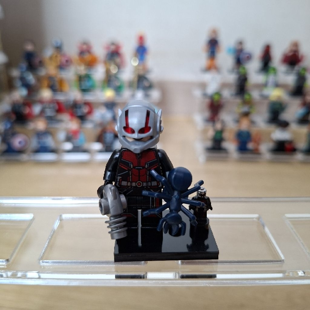 Lego Minifigure Ant-Man (Scott Lang) - Upgraded Suit SH0516