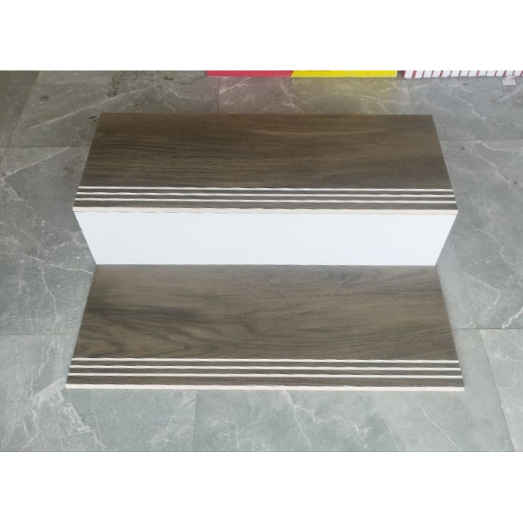 granit trap tangga 30x80