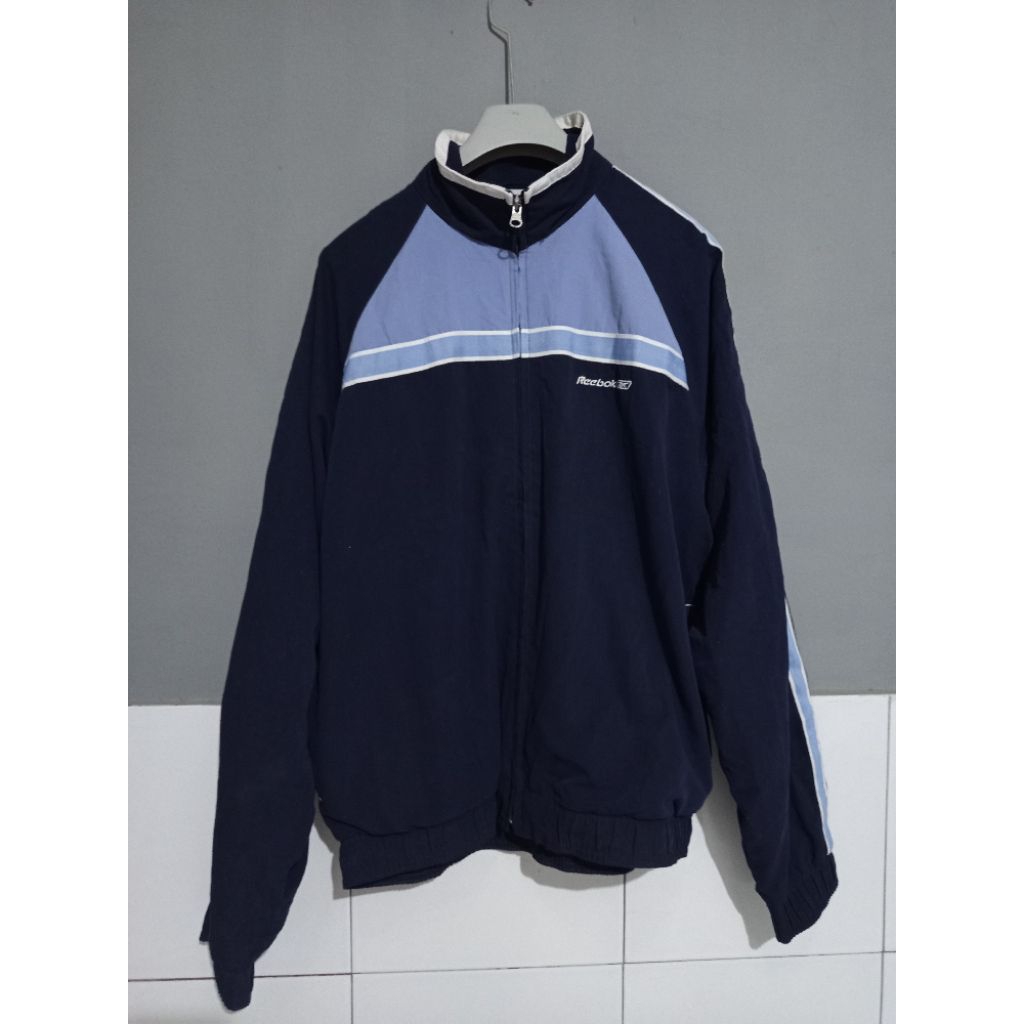 Jaket tipis reebok