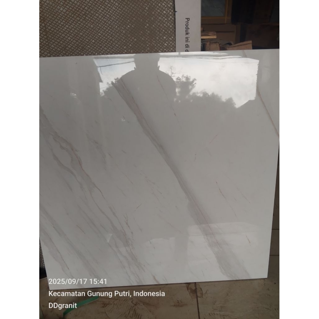 granit lantai 80x80 carara white ikad glazed polish