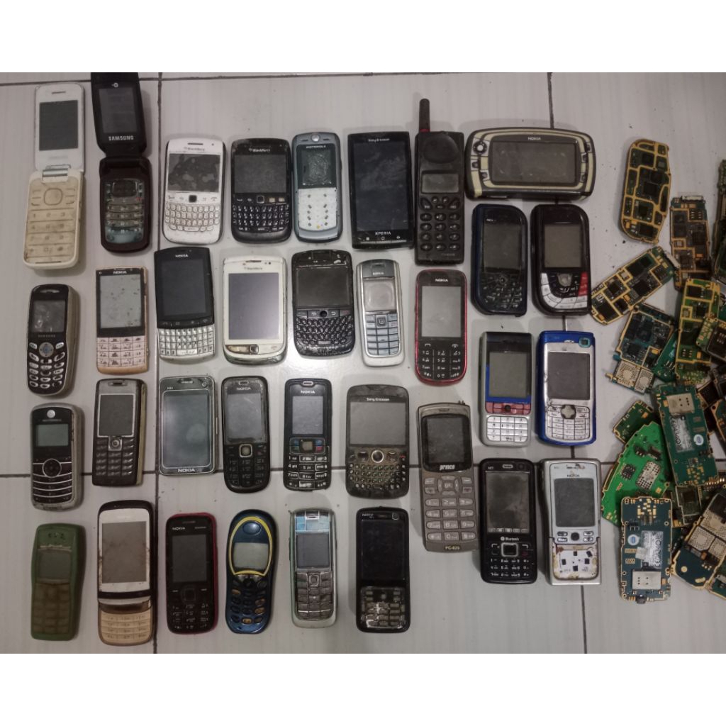 72 biji Mesin PCB HP jadulan untuk bahan leburan