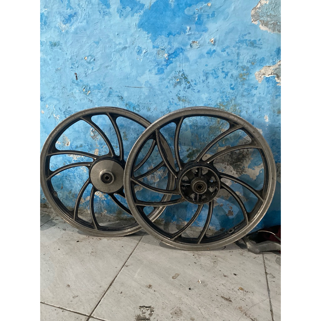 velg model cefiro ring 17 tromol depan belakang