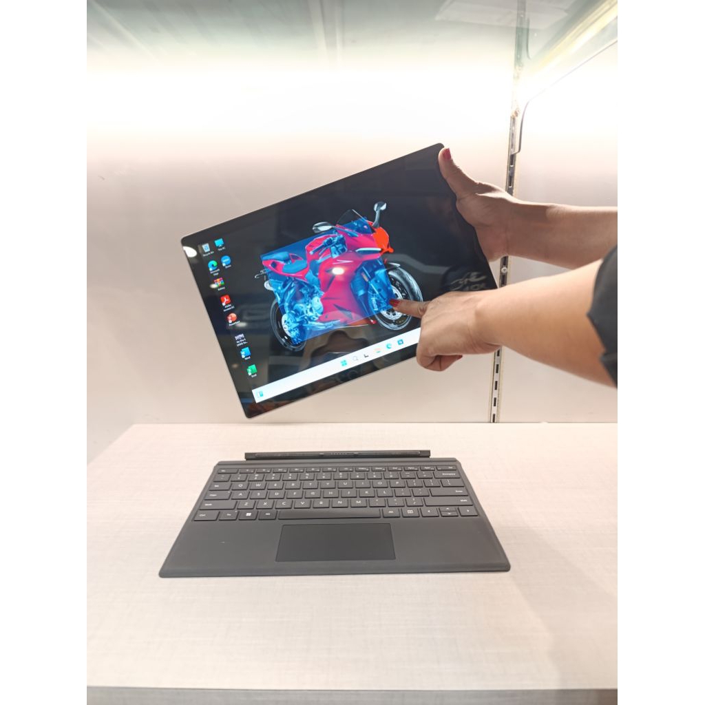 Laptop Microsoft Surface Pro 5 2in1 Tablet Core i5 7300u Ram 8GB Ssd 256GB Layar 13in Touchscreen Ip