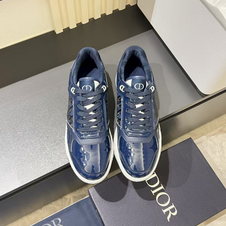 Dior's new men's casual shoes are fashionable, breathable, real cow sports shoes, and flat shoes