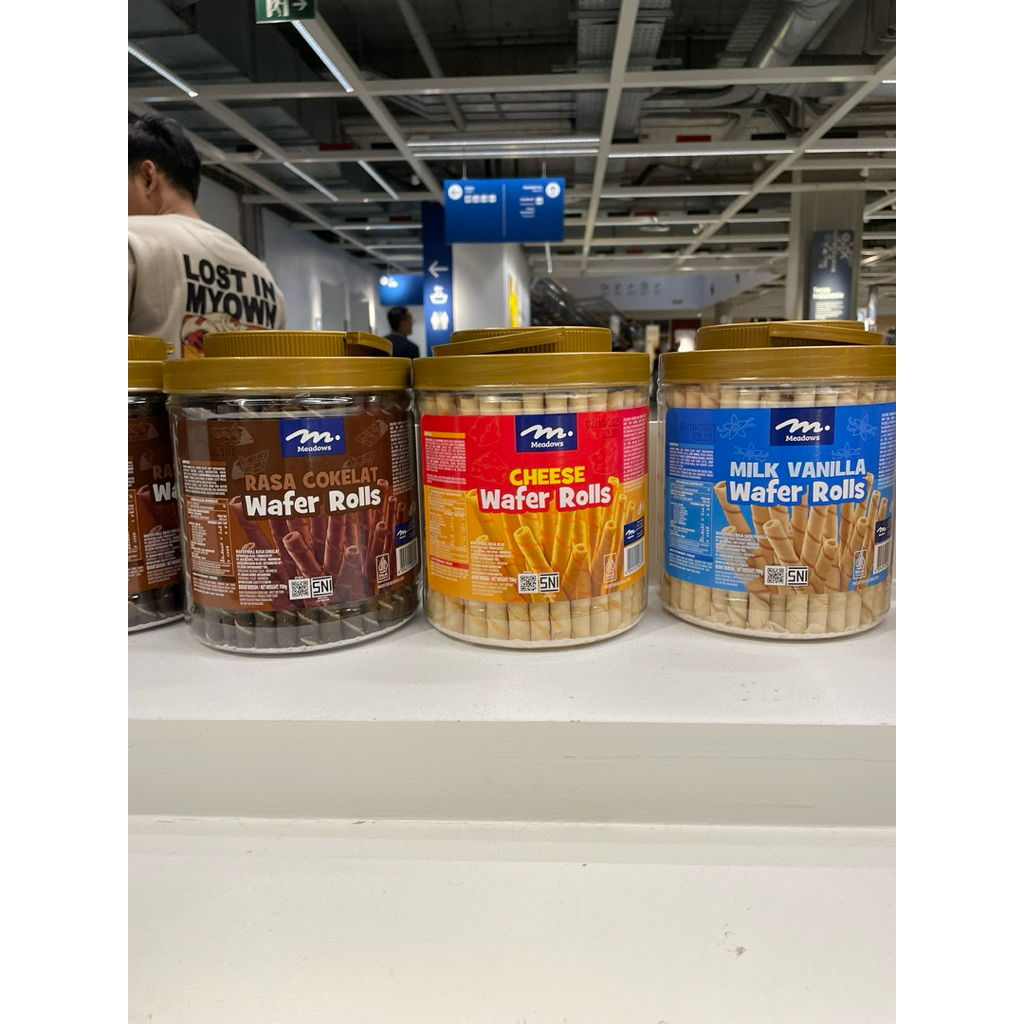 Wafer rolls astor biskuit rolls wafer renyah Meadows 700 gram semprong wafer