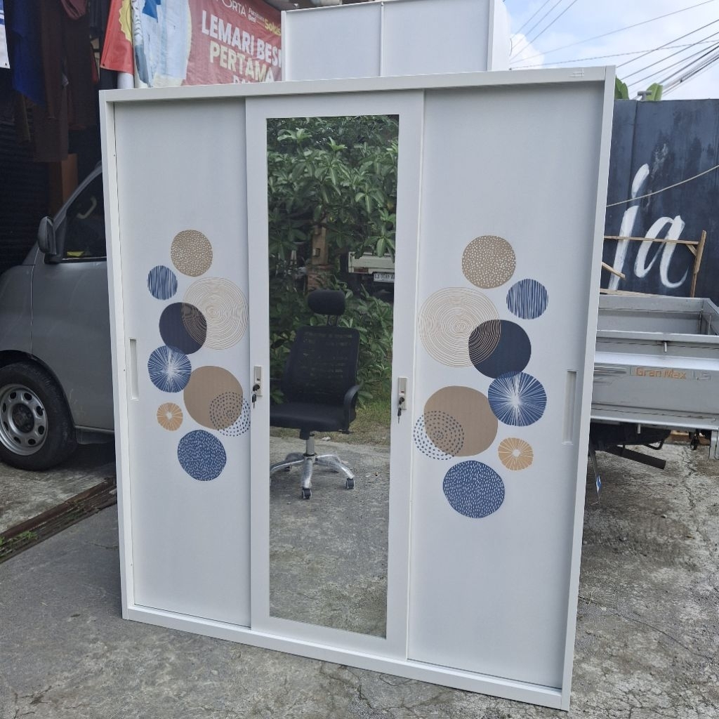 Lemari Pakaian Besi 3 Pintu / Lemari Baju Pintu Sliding Panjang 160cm