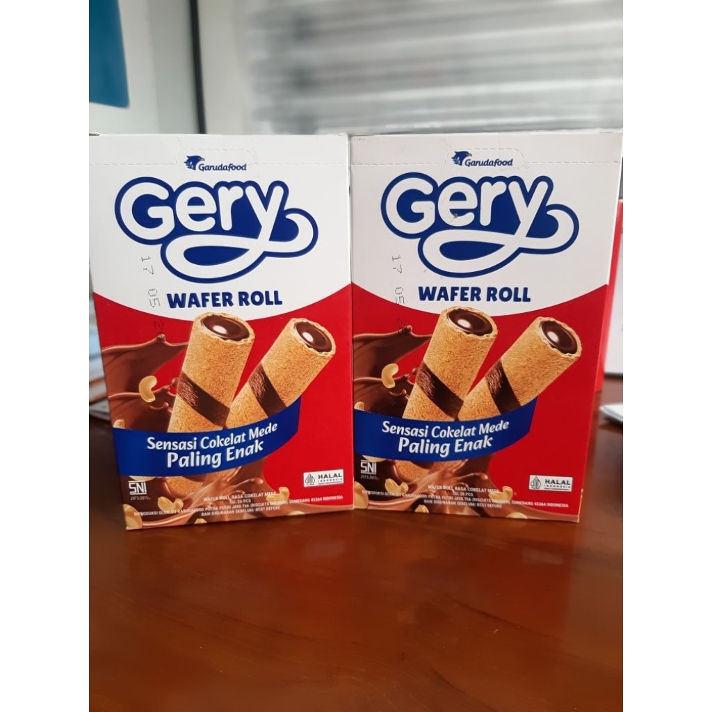 Gery Wafer Roll Rasa Coklat Mede | Box isi 20 pcs