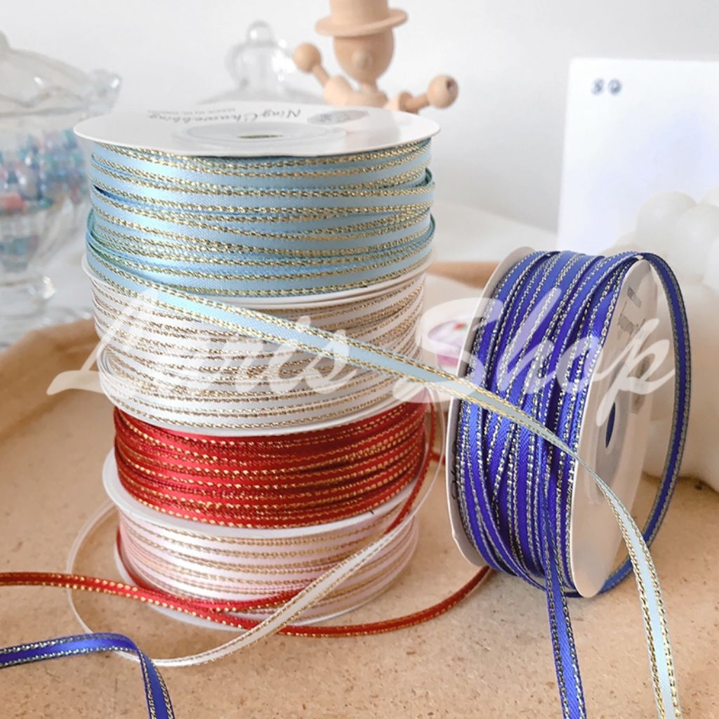 

Pita Satin Import 1/8 inch Lis List / Pinggir Emas Hiasan Undangan Kado Hang tag Parsel Krem Cream Baby Pink Merah Hijau Kiwi