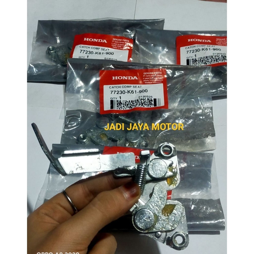 Pengait Jok Lawan Kunci Jok Engsel Dudukan Jok Original Asli Honda Beat Pop 77230 K61 900