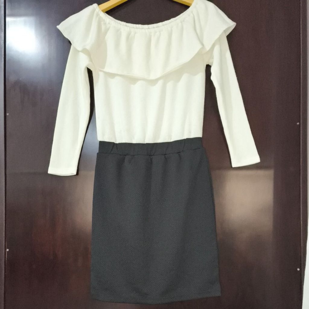 GU uni*lo dress knit flounce neck New