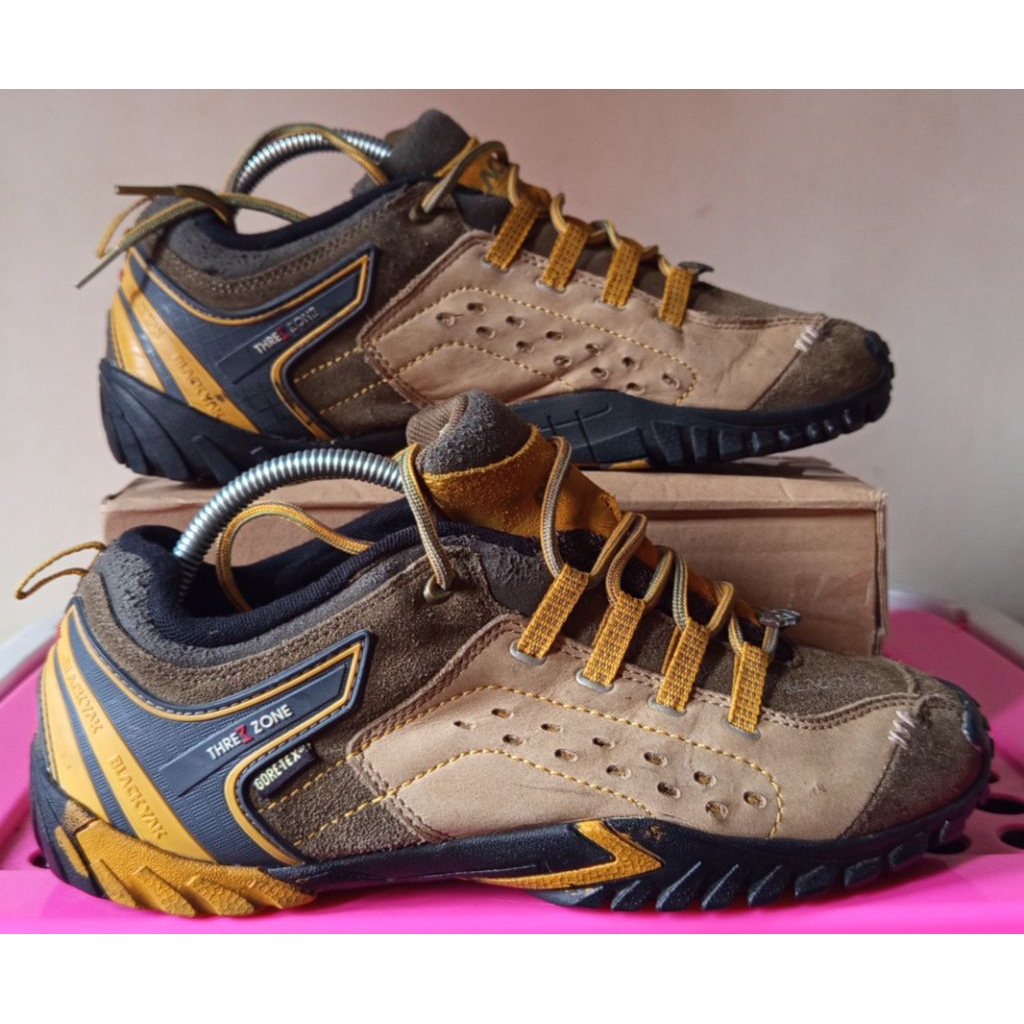 sepatu second outdoor BLACKYAK size 41