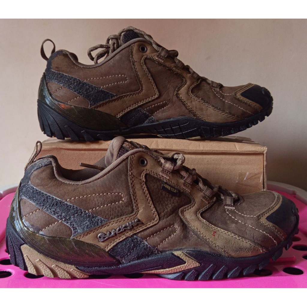 sepatu second outdoor BLACKYAK size 41