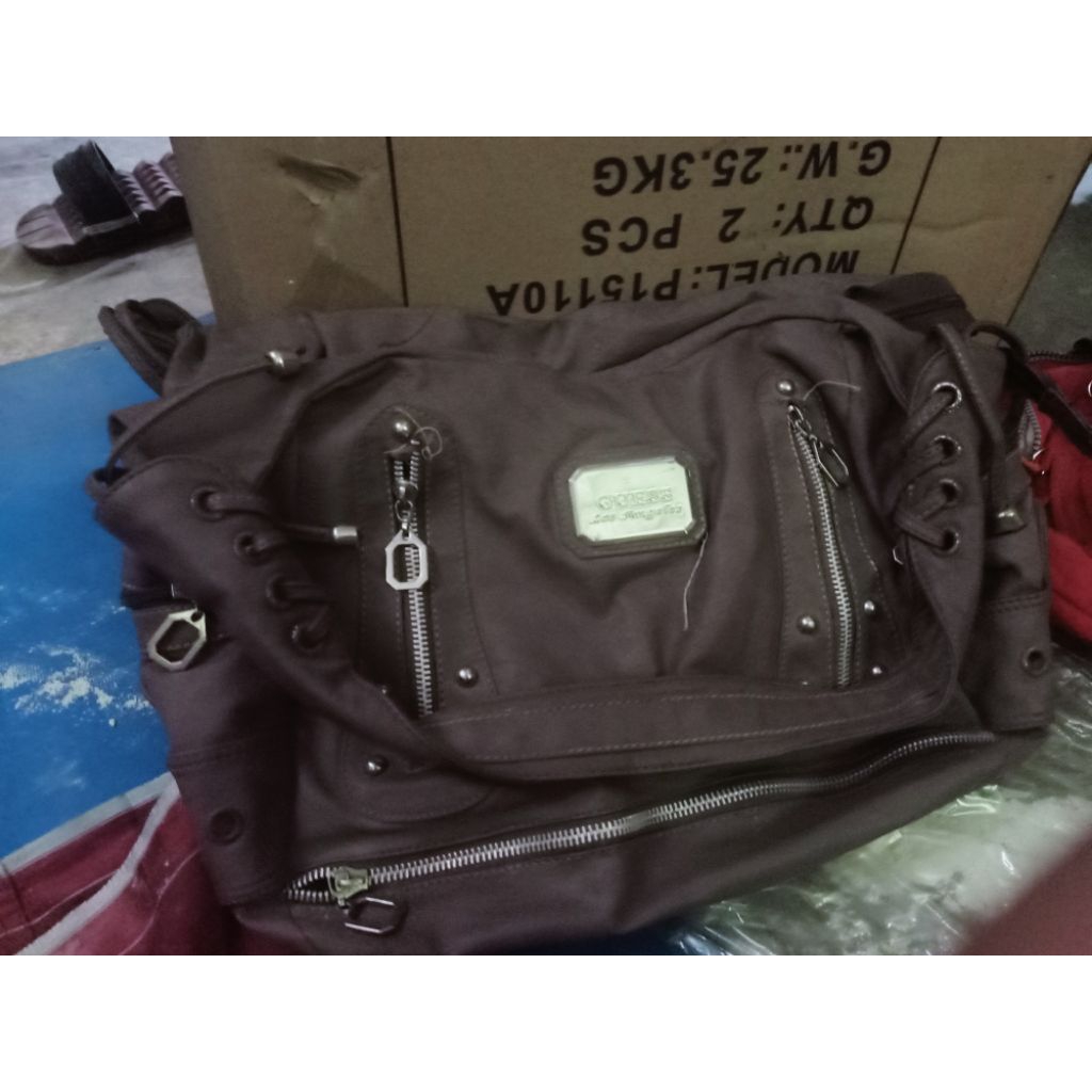 tas wanita second branded original . Murah .