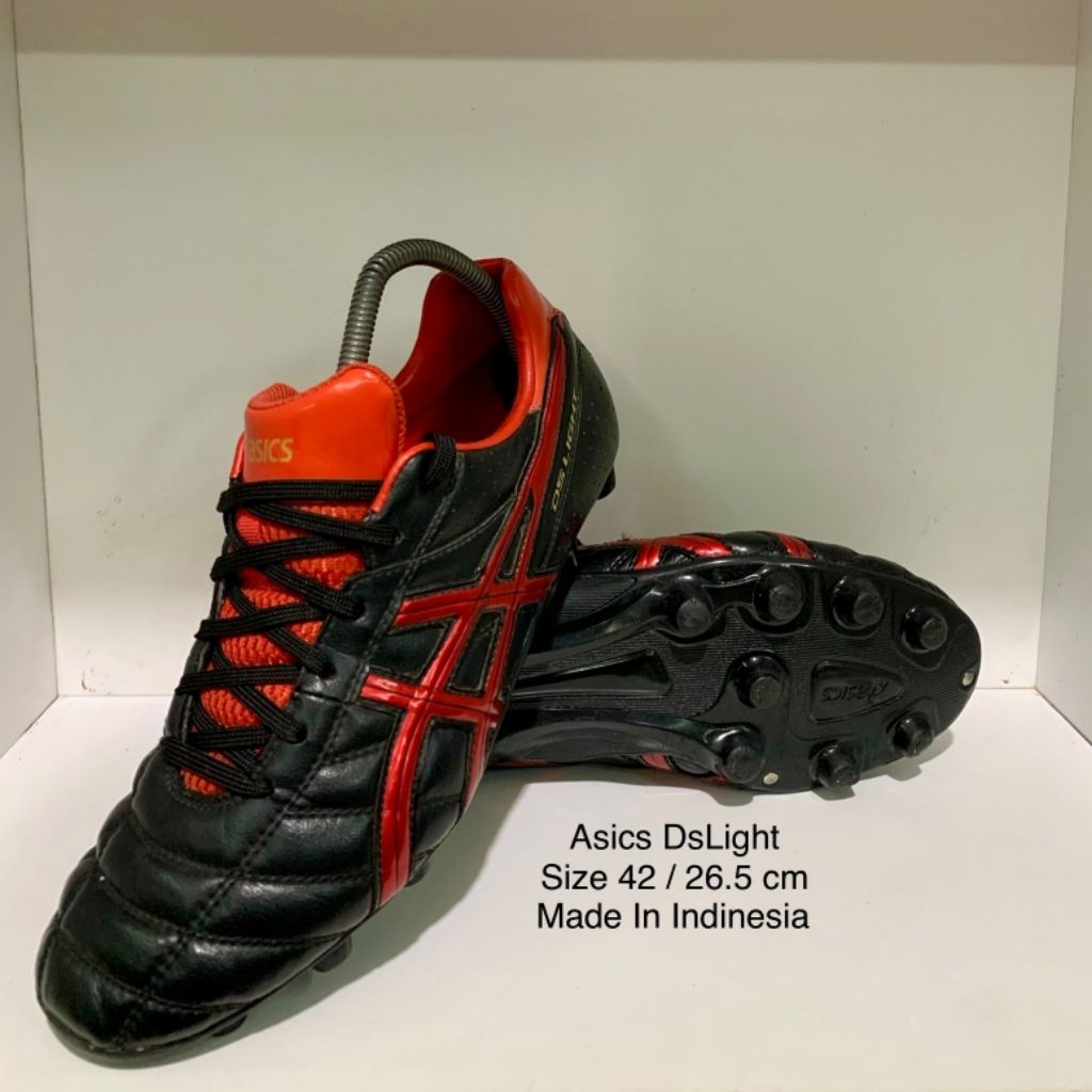Sepatu Bola Asics DsLight Preloved