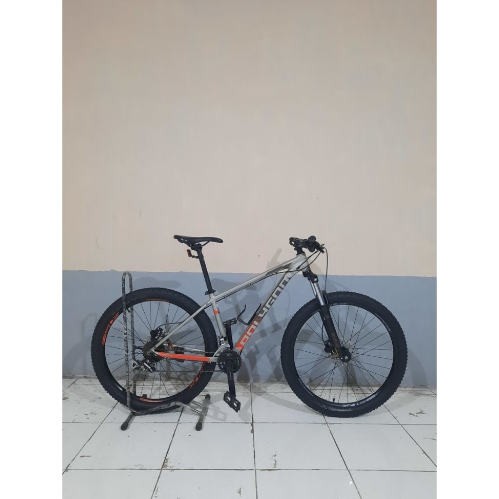 POLYGON PREMIER 4 TAHUN 2020