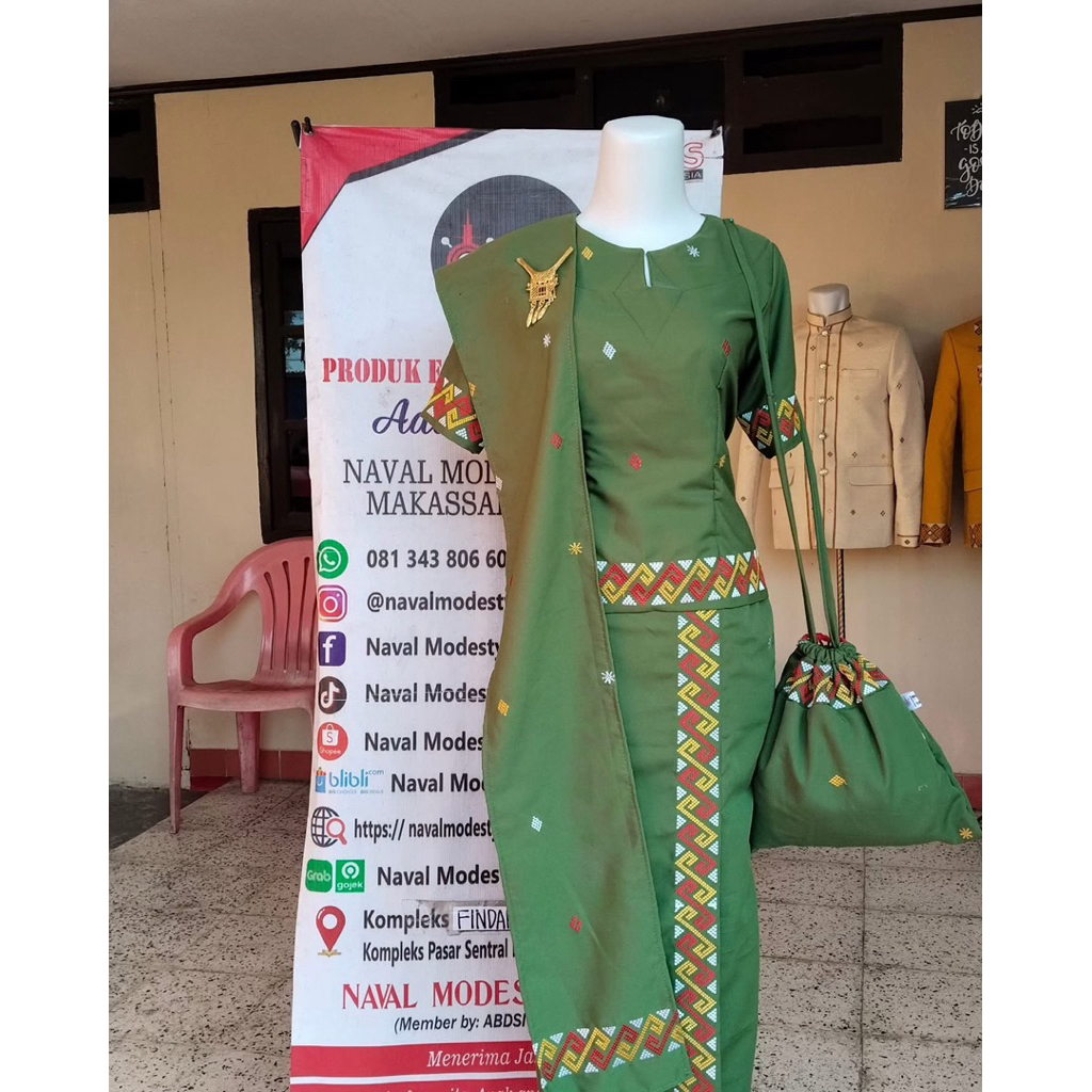 SET BAJU WANITA ADAT TORAJA