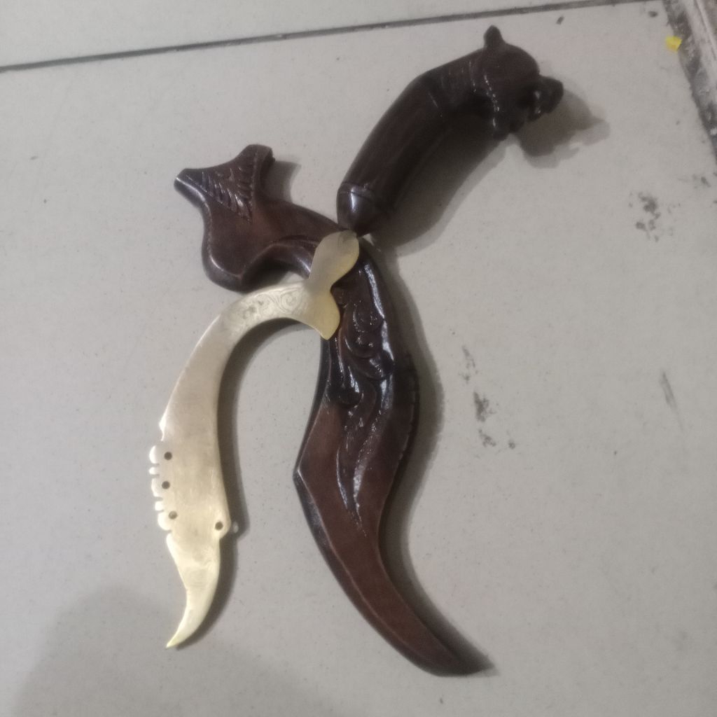 kujang Kuningan ukiran lafadz suvenir Sunda kayu ukir handmade