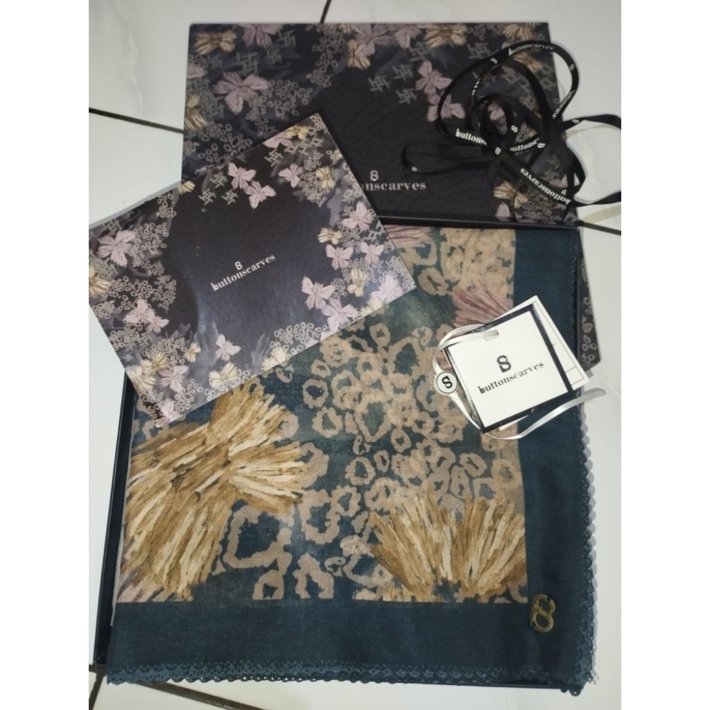 buttonscarves les amities reborn indigo