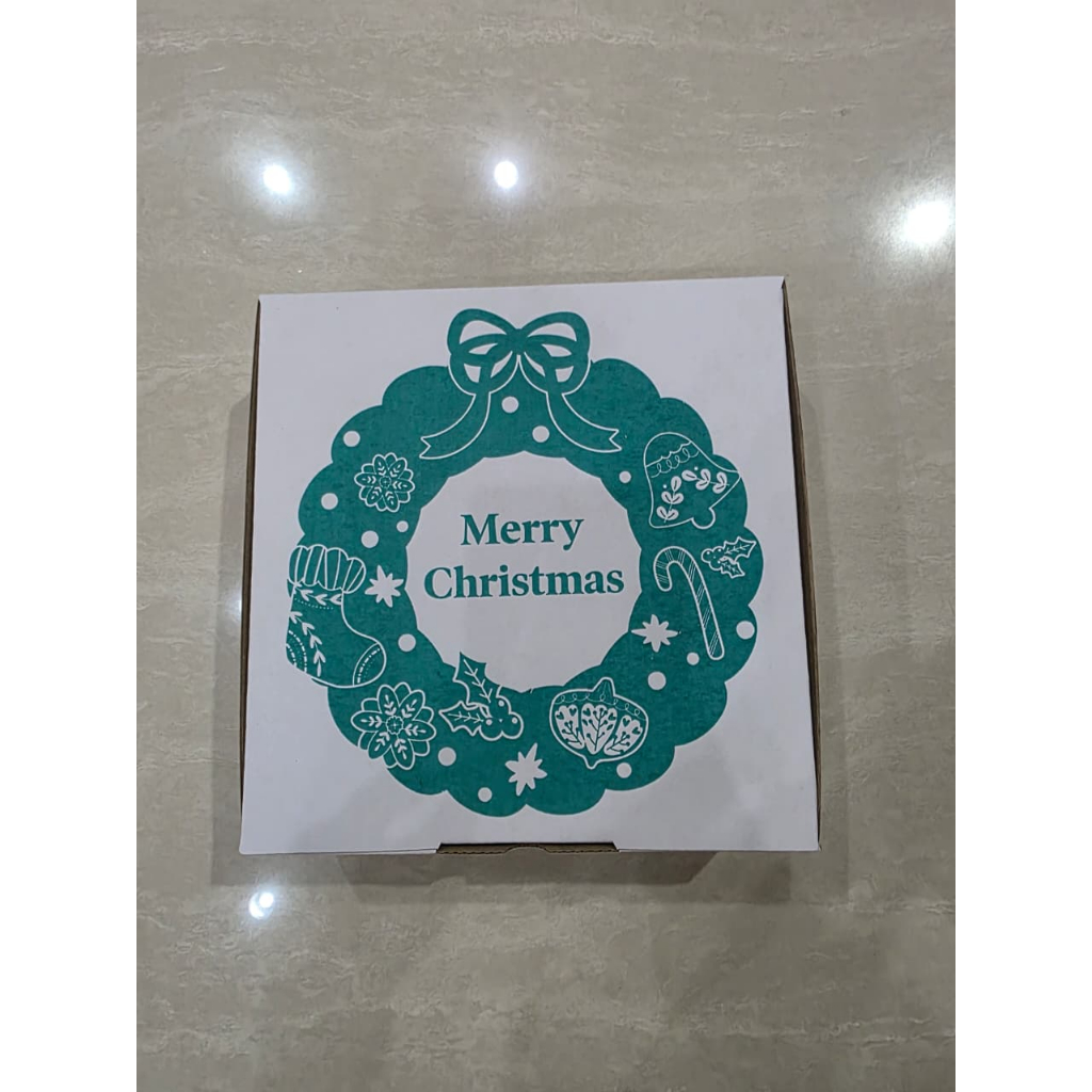 

( 10 Pcs ) Kardus WHITE KRAFT MERRY CHRISMAST uk. 22x22x7 cm...Die Cut untuk kotak Aksesoris dll, model box pizza