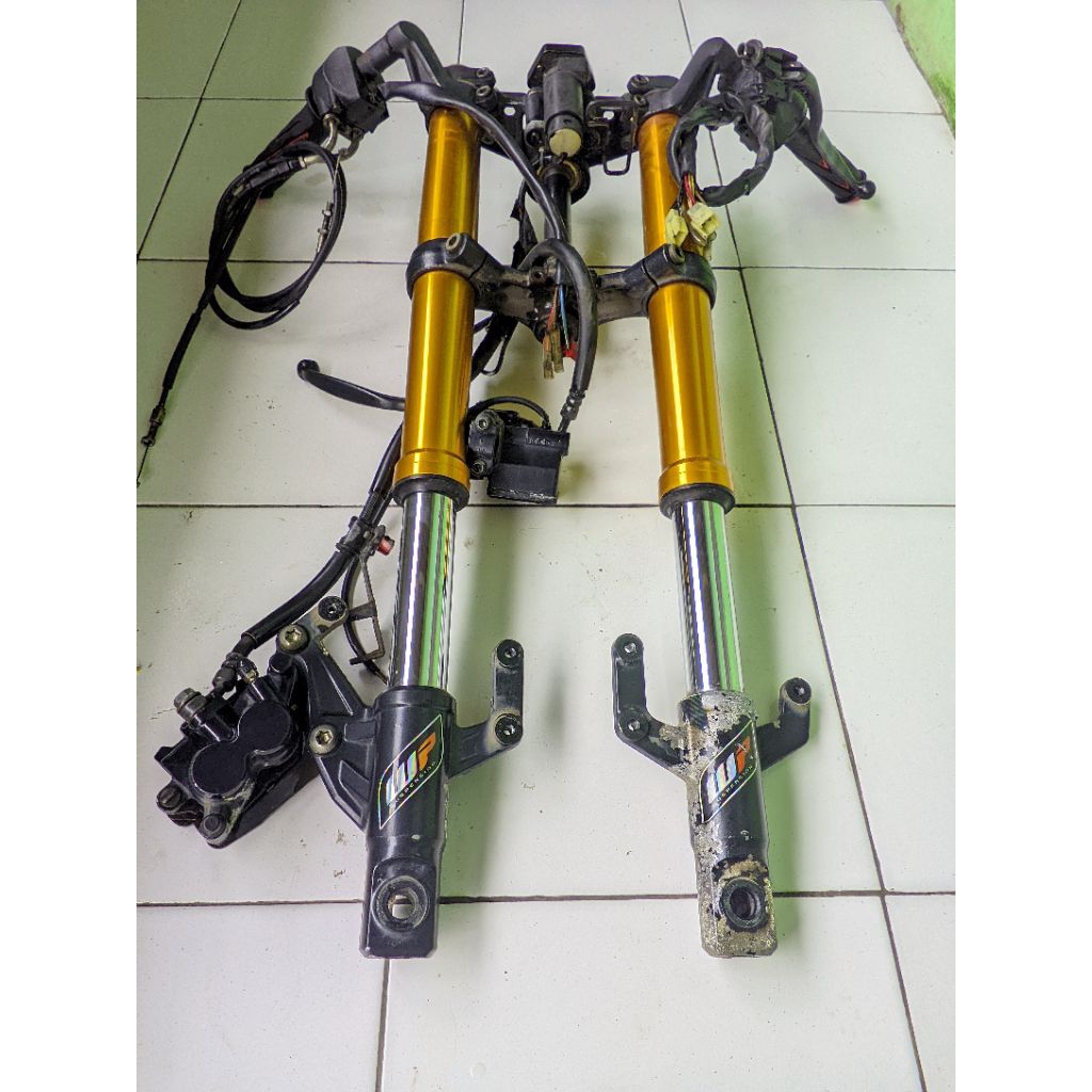 SHOCBLEKER USD DEPAN MOTOR YAMAHA(R15'V3)KODE BK60) PNP VIXION ORIGINAL COPOTAN(second)