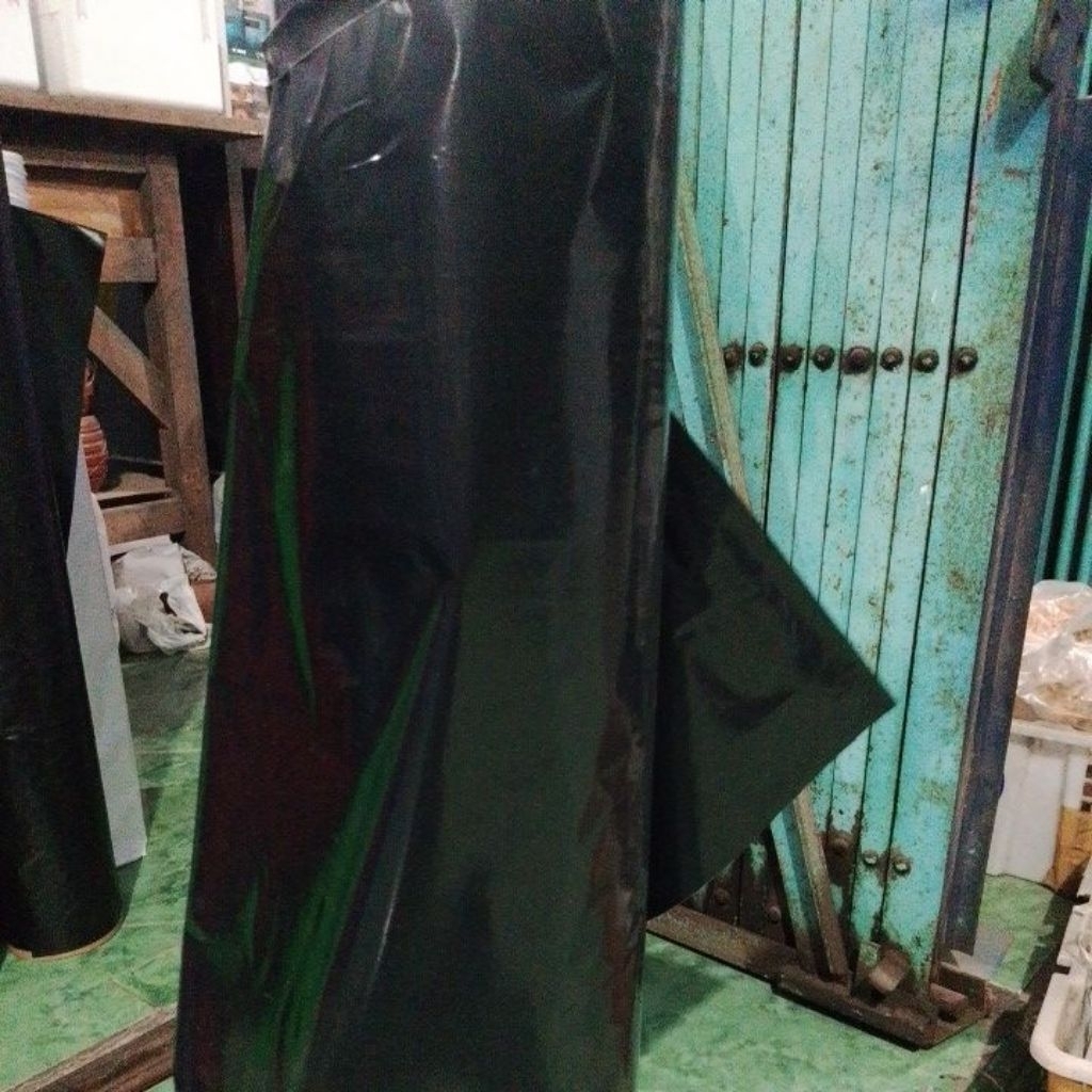 plastik layangan mulsa hitam-silver meteran