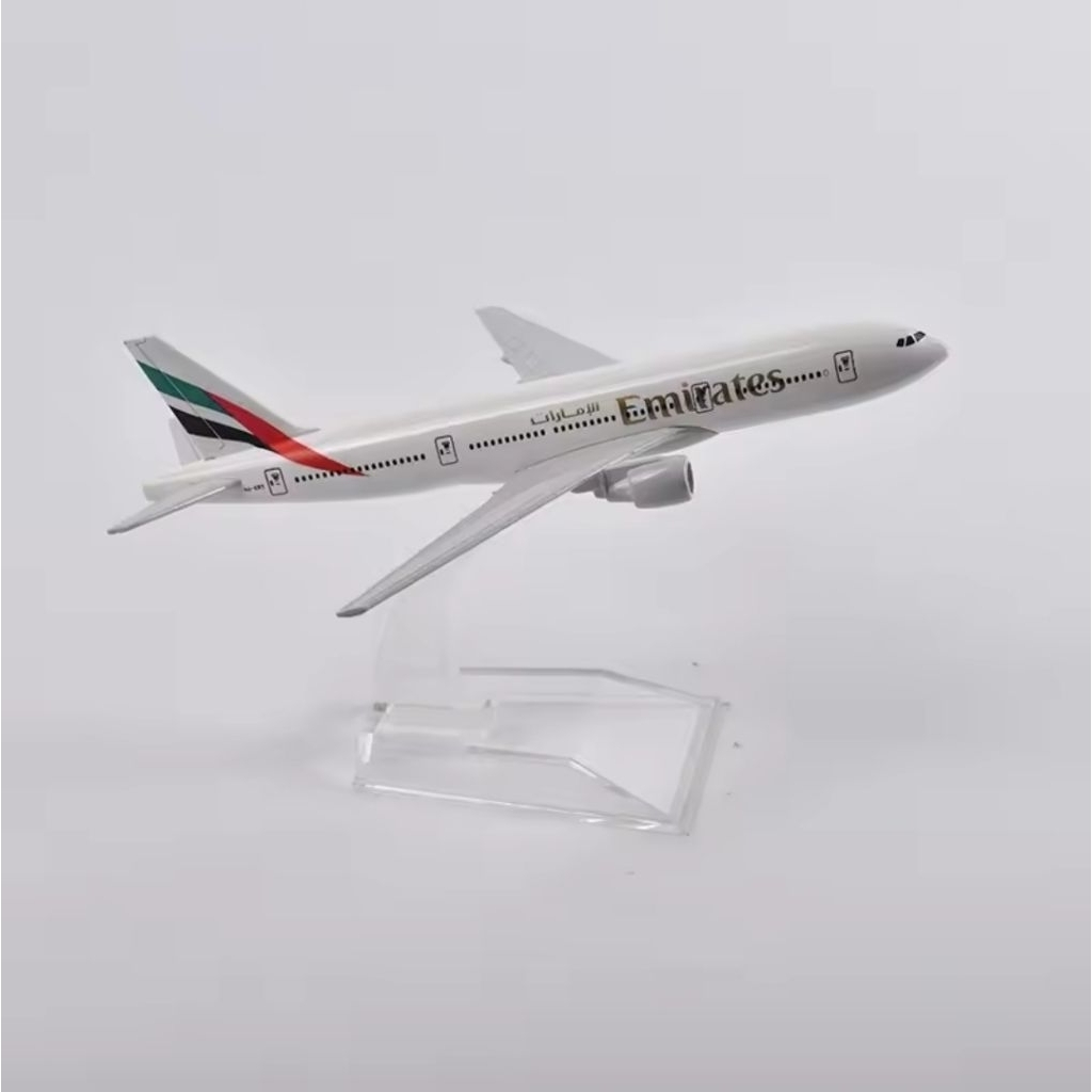 Miniatur Pesawat Emirates Boeing B777 Panjang 16cm Bahan Metal