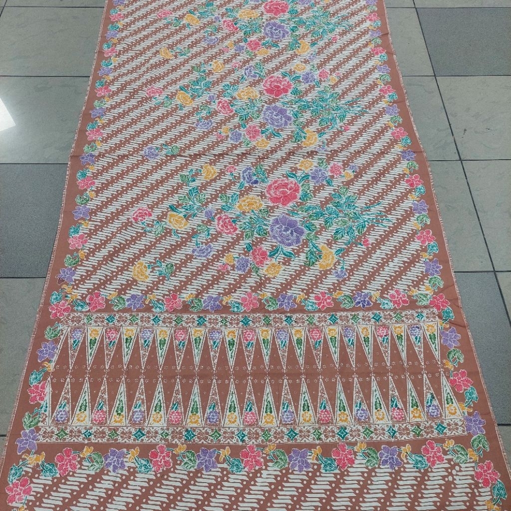 kain sarung encim tumpal betawi.