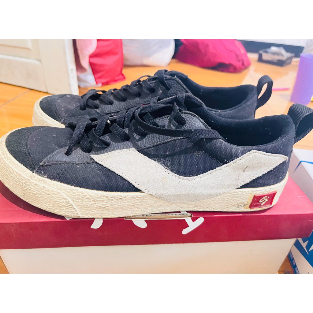 sepatu ventela X CJ original preloved