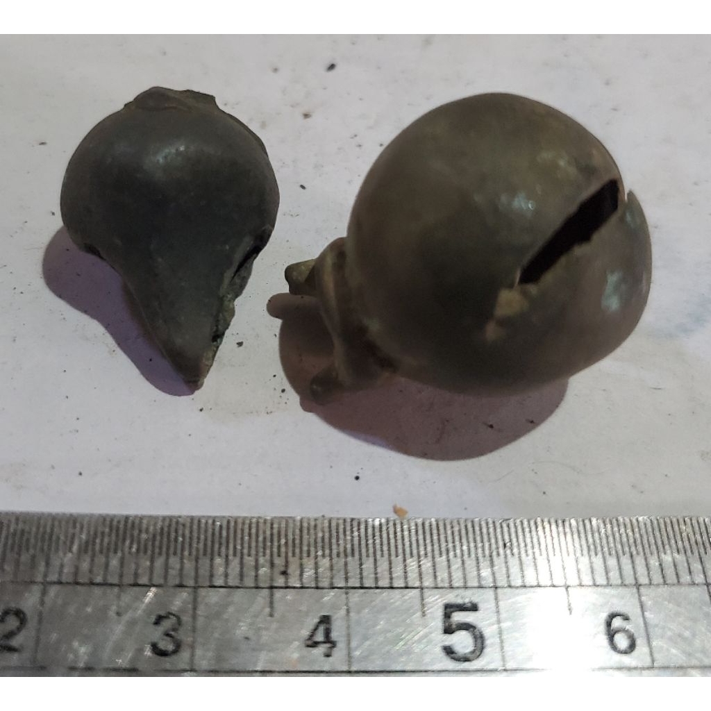 lonceng kuno temuan sungai u koleksi asli kuno