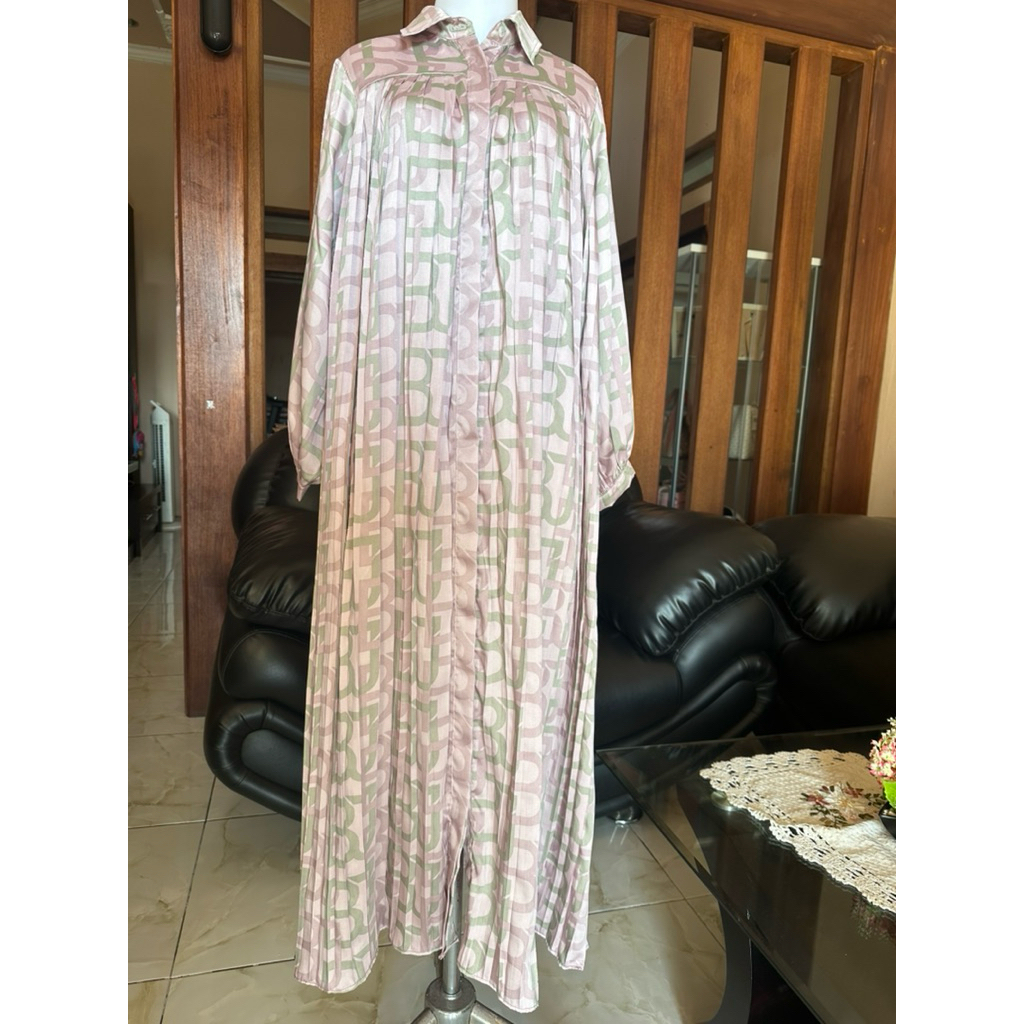 benang jarum monogram