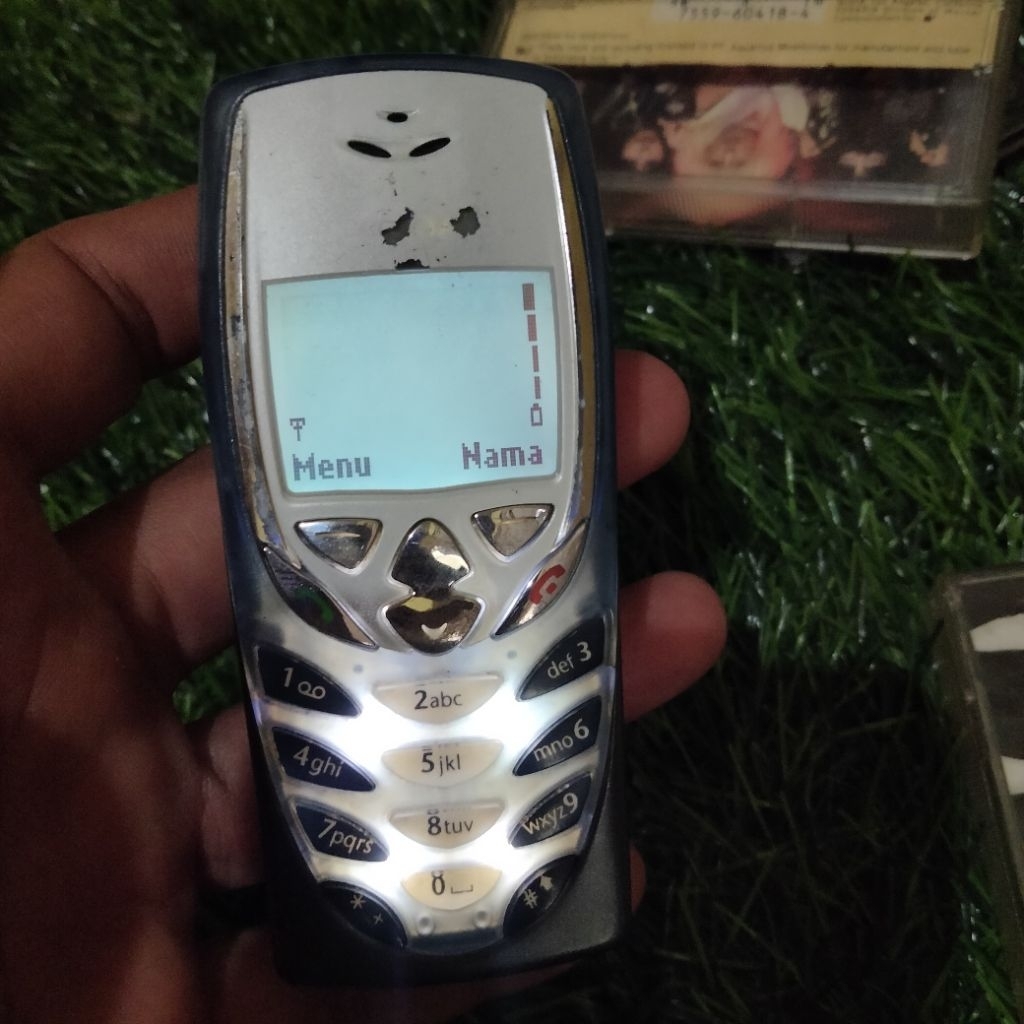 Hp jadul Nokia 8310 kondisi hidup bahan