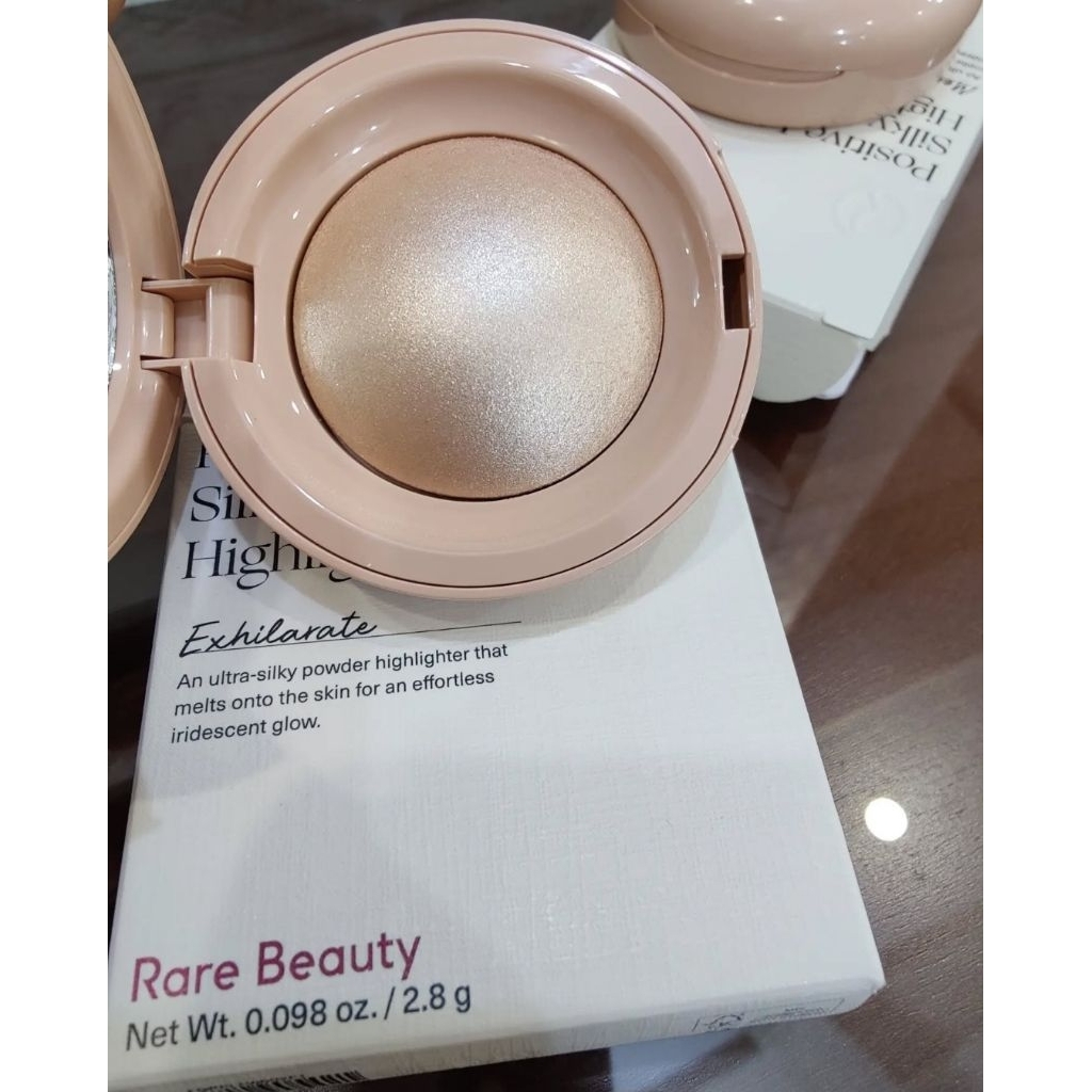 RARE BEAUTY POSITIVE LIGHT EXHILARATE HIGHLIGHTER