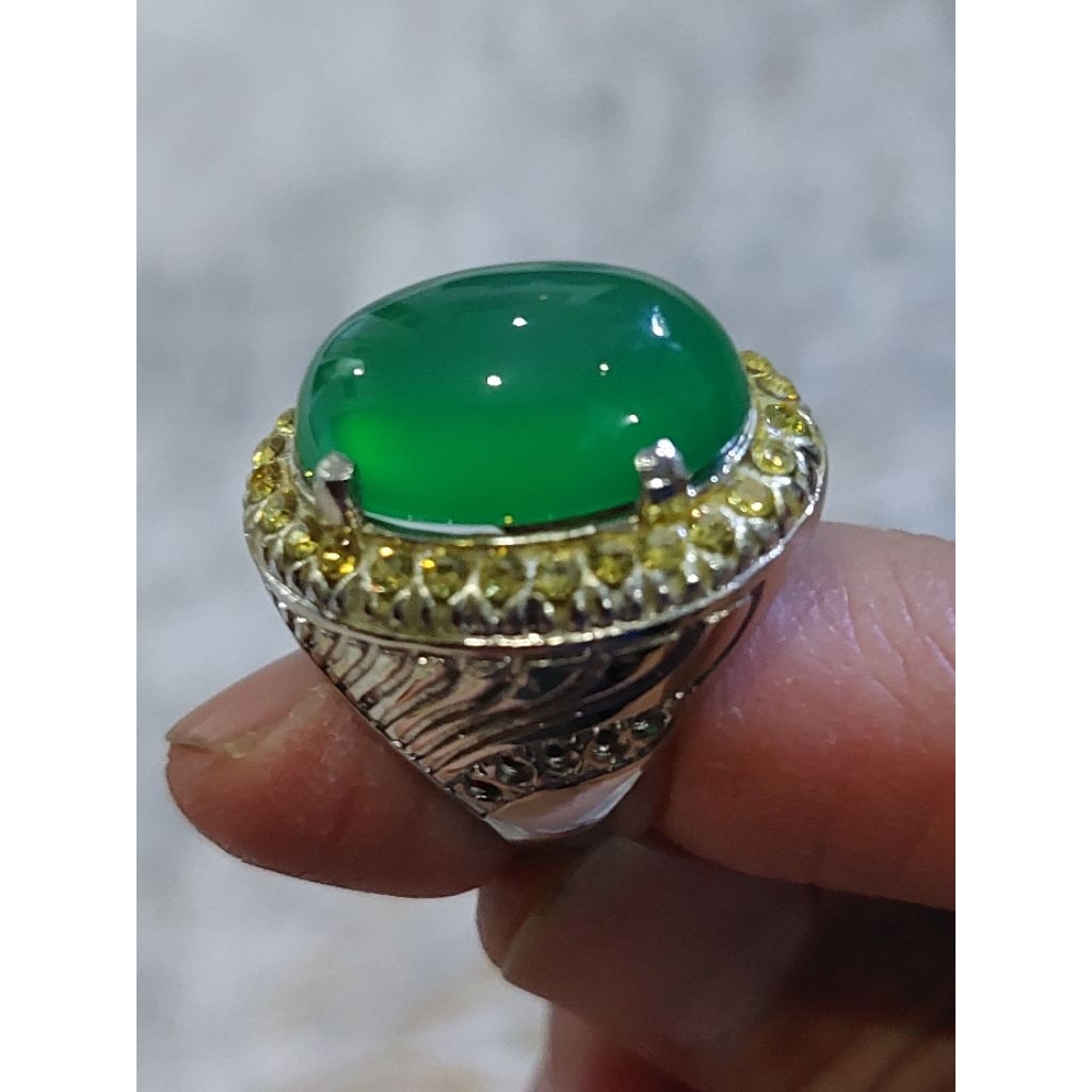 Anggur Hijau Giwang