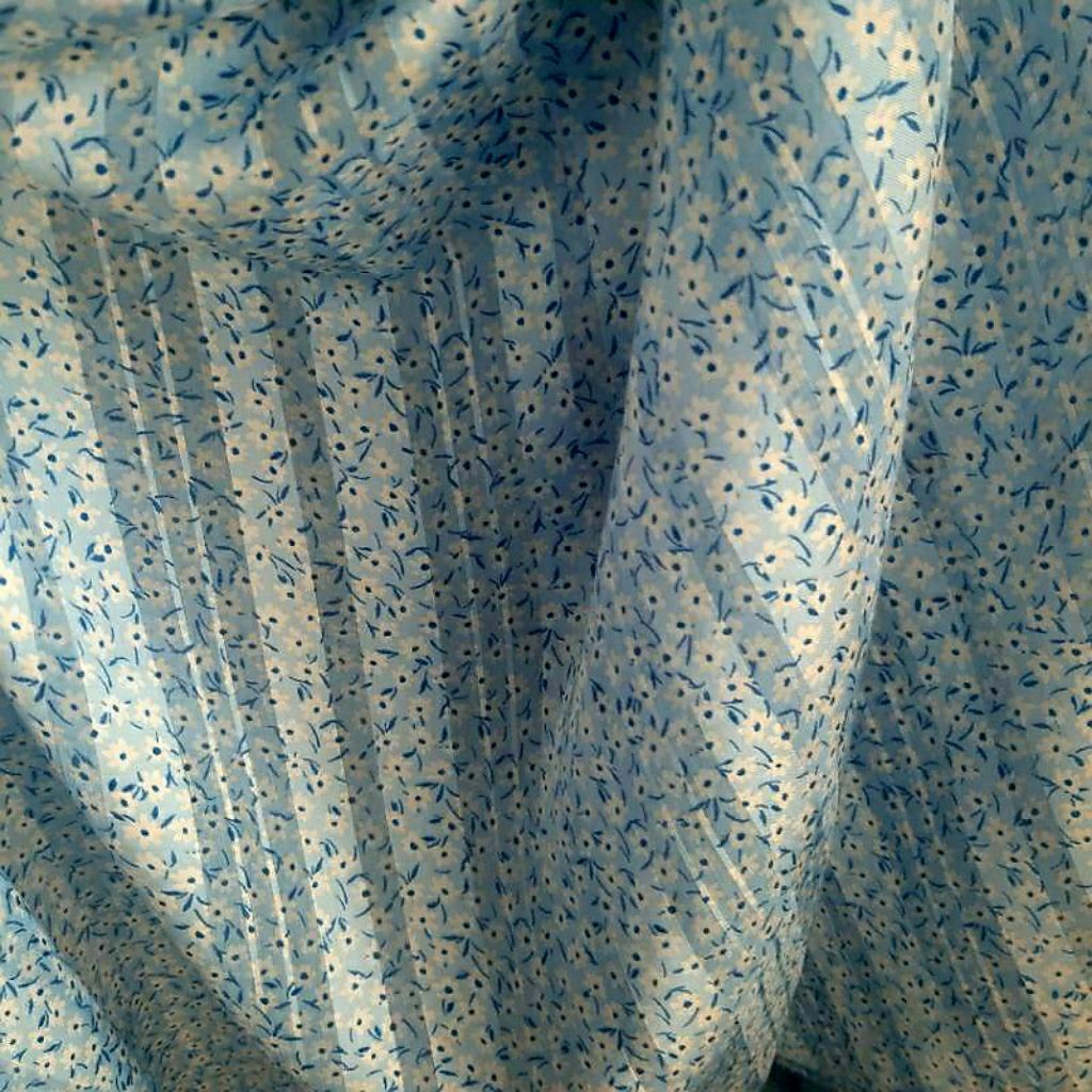 KAIN SATIN SILK DOBY SALUR MOTIF BUNGA KECIL SISA GARMENT  - KAIN SATEN MOTIF KEMBANG KECIL - KAIN M