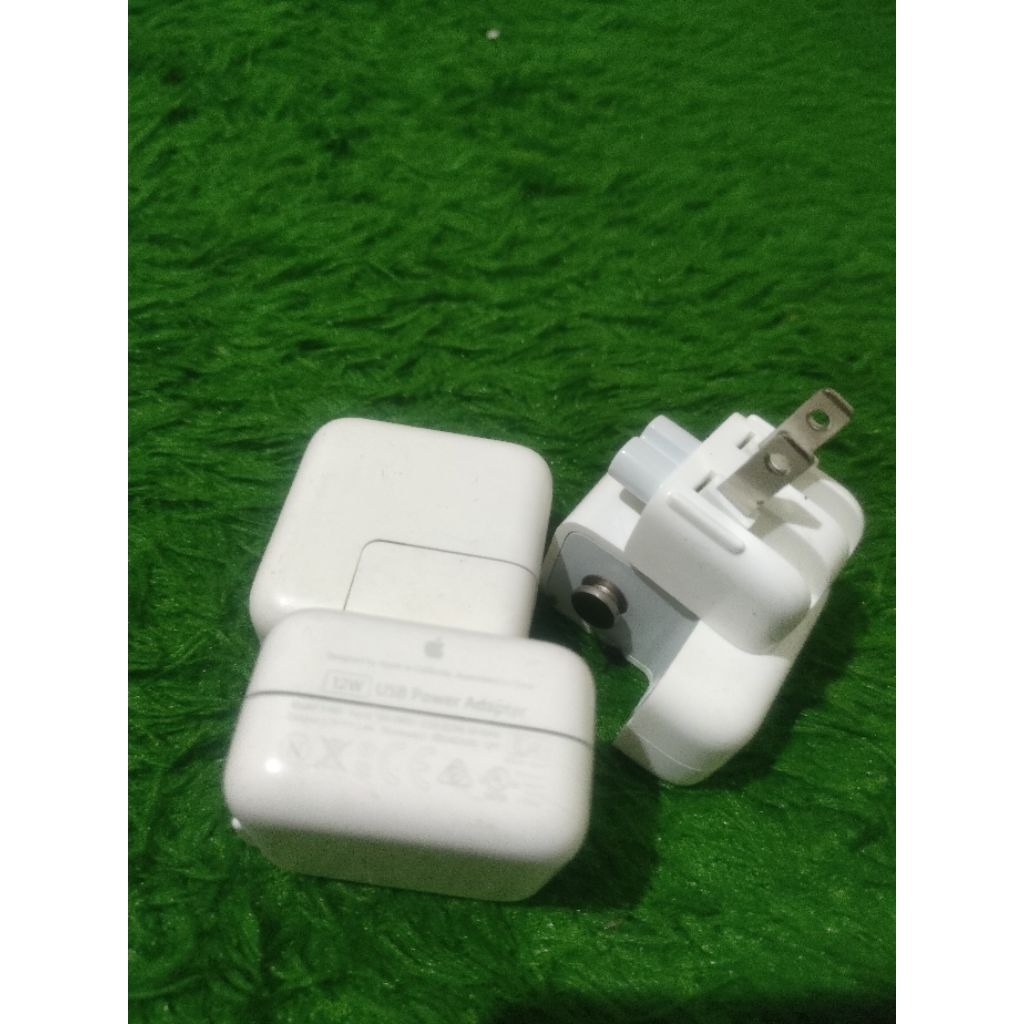 adaptor charger original Apple/iPad ( second) bagus