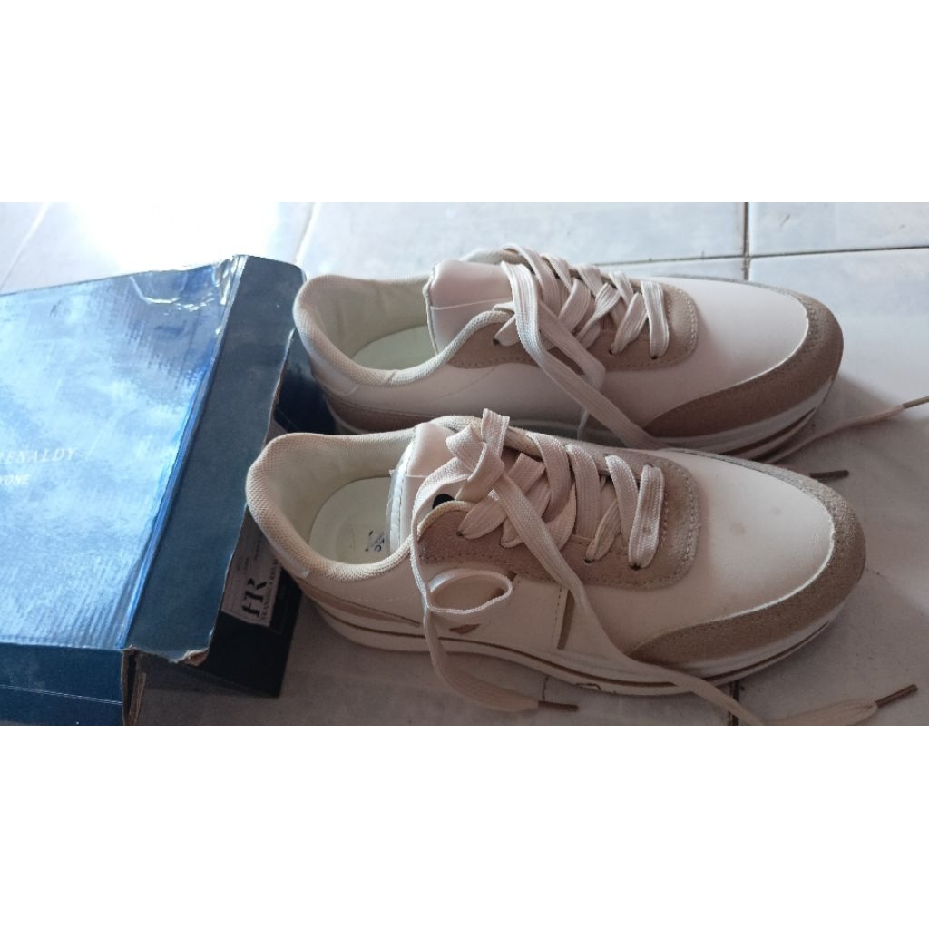 Sepatu Fransisca Renaldy