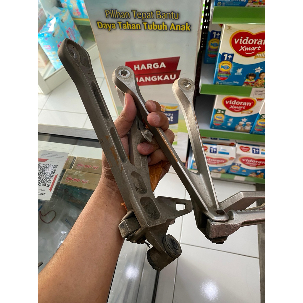 footstep belakang cbr k45g